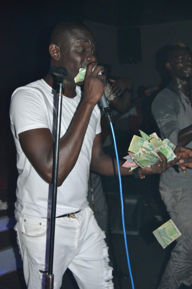 Blowy ex Klimanjaro; Pape Diouf met le feu et chauffe son publique. Regardez