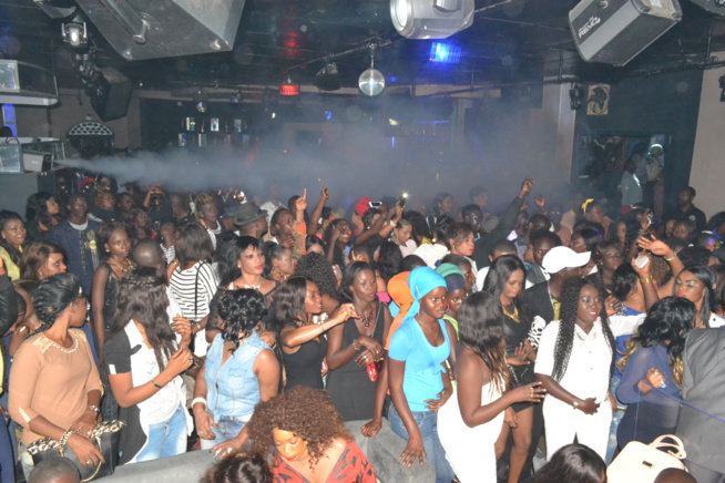 Blowy ex Klimanjaro; Pape Diouf met le feu et chauffe son publique. Regardez Blowy ex Klimanjaro; Pape Diouf met le feu et chauffe son publique. Regardez