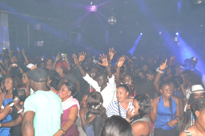 Blowy ex Klimanjaro; Pape Diouf met le feu et chauffe son publique. Regardez Blowy ex Klimanjaro; Pape Diouf met le feu et chauffe son publique. Regardez