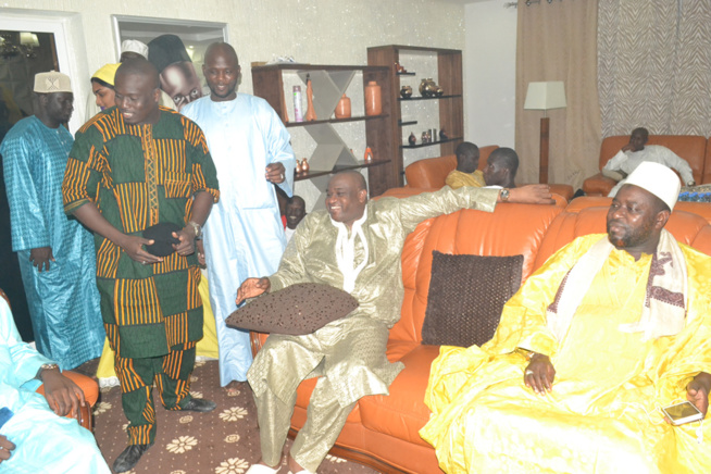 Maoloud 2015: Aziz Alé Ndiaye reçoit déja ses hotes à Tivaoune. Regardez
