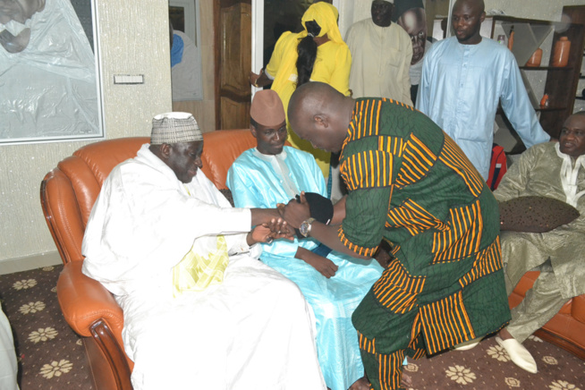 Maoloud 2015: Aziz Alé Ndiaye reçoit déja ses hotes à Tivaoune. Regardez