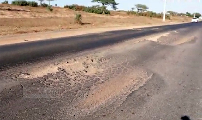 Etat cahoteux de la route Ngaye Mékhé-Thilmakha : Diomaye et Sonko interpellés par des populations en colère Etat cahoteux de la route Ngaye Mékhé-Thilmakha : Diomaye et Sonko interpellés par des populations en colère
