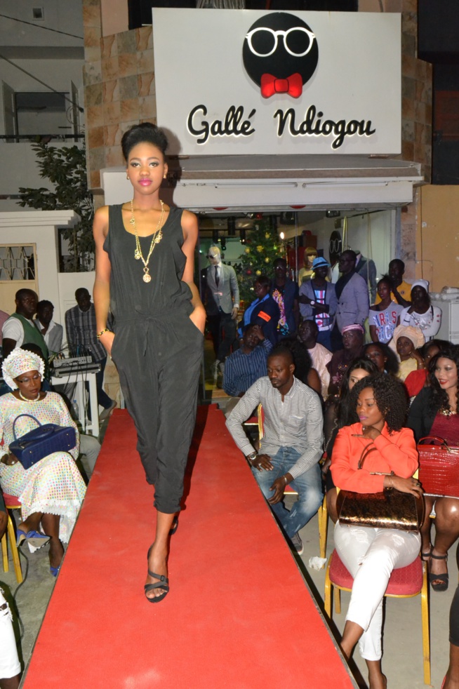 GALLE NDIOGOU présente sa derniere collection: Rendez -vous au HLM en face Cour privé Madieye Sall .