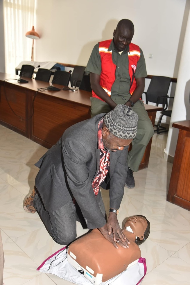 Renforcement des capacités : Les chauffeurs de l'Assemblée nationale formés aux premiers secours (Photos) Renforcement des capacités : Les chauffeurs de l'Assemblée nationale formés aux premiers secours (Photos)