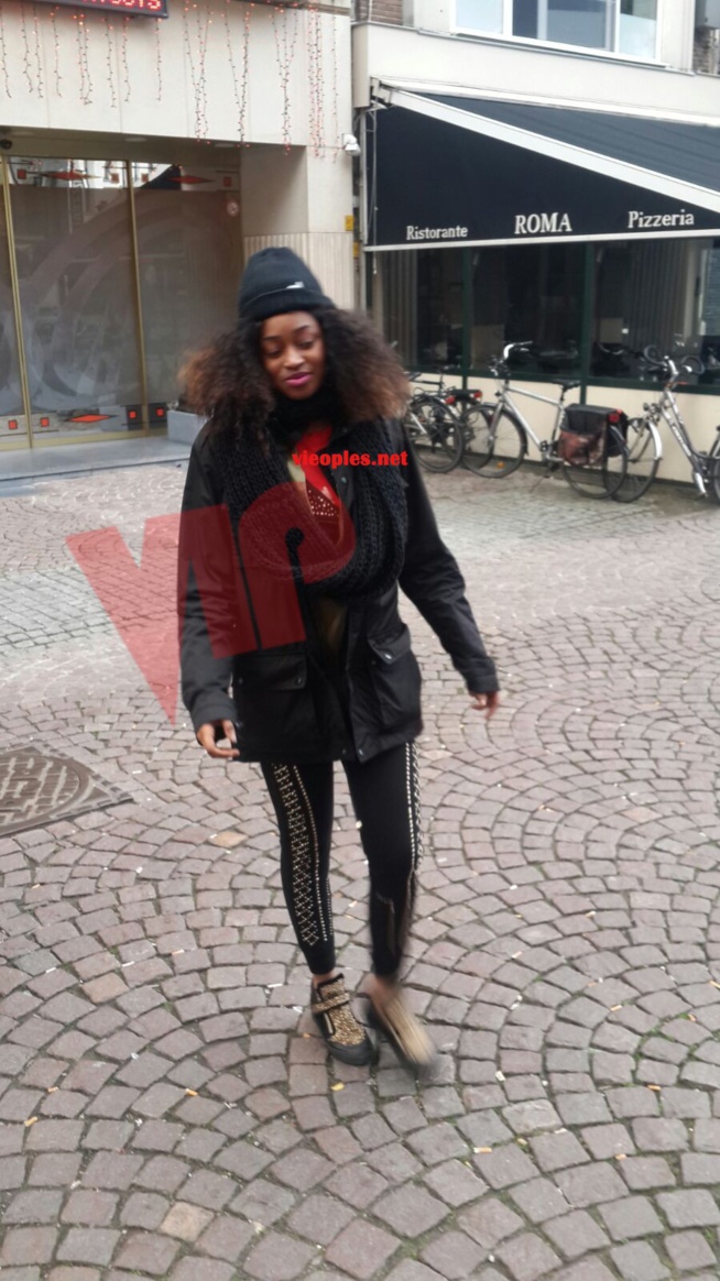 Photos: La danseuse de Viviane, Kiné l'épouse du danseur de Waly Hamady Badiane en mode bicyclette en Belgique.