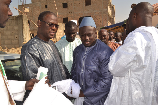 Maoloud 2015: L'homme d'affaires Aziz Ndiaye reçoit Serigne Sam Bousso chez lui à Tivaoune.