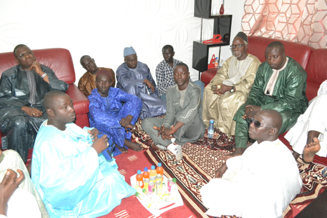 Maoloud 2015: L'homme d'affaires Aziz Ndiaye reçoit Serigne Sam Bousso chez lui à Tivaoune. Maoloud 2015: L'homme d'affaires Aziz Ndiaye reçoit Serigne Sam Bousso chez lui à Tivaoune.