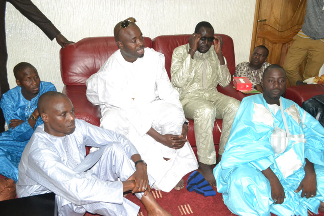 Maoloud 2015: L'homme d'affaires Aziz Ndiaye reçoit Serigne Sam Bousso chez lui à Tivaoune.