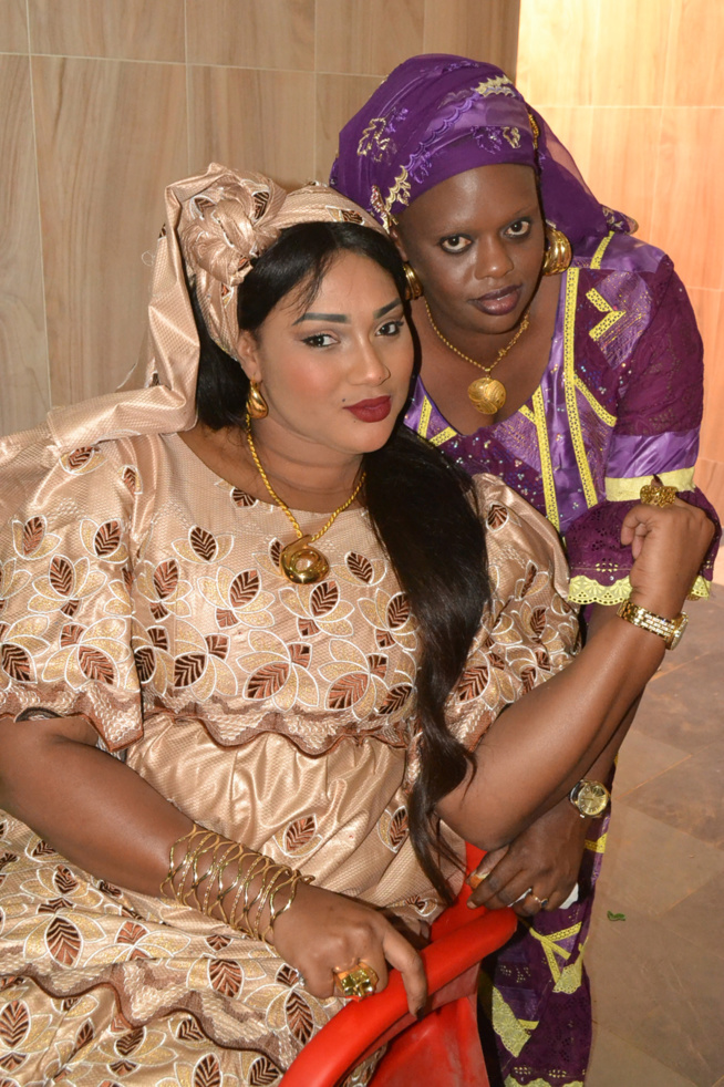 Maoloud 2015: L'homme d'affaires Aziz Ndiaye reçoit Serigne Sam Bousso chez lui à Tivaoune. Maoloud 2015: L'homme d'affaires Aziz Ndiaye reçoit Serigne Sam Bousso chez lui à Tivaoune.