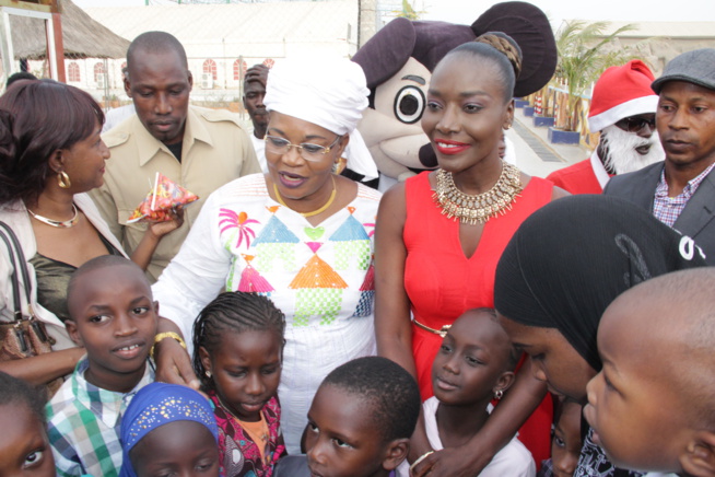 La Diva a offert un noël de rêve aux mômes au Magic Land. La Diva a offert un noël de rêve aux mômes au Magic Land.