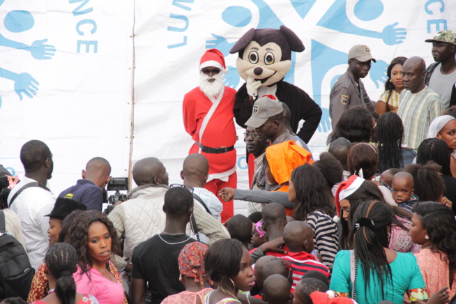 La Diva a offert un noël de rêve aux mômes au Magic Land. La Diva a offert un noël de rêve aux mômes au Magic Land.