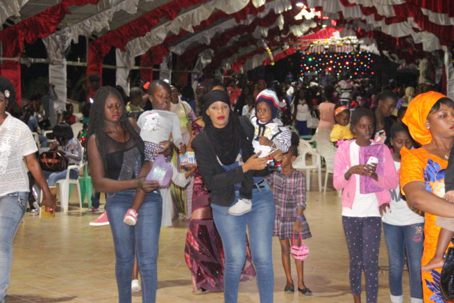 La Diva a offert un noël de rêve aux mômes au Magic Land. La Diva a offert un noël de rêve aux mômes au Magic Land.