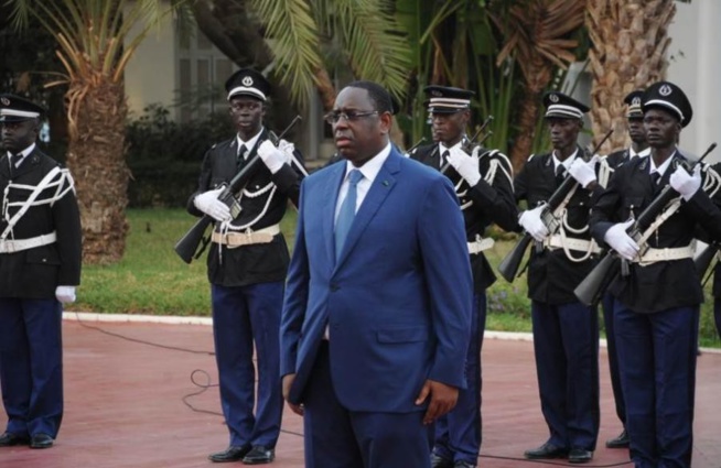 HOMME DE L’ANNEE 2015  VIPEOPLES.NET :  Le Président Macky Sall en roue libre.