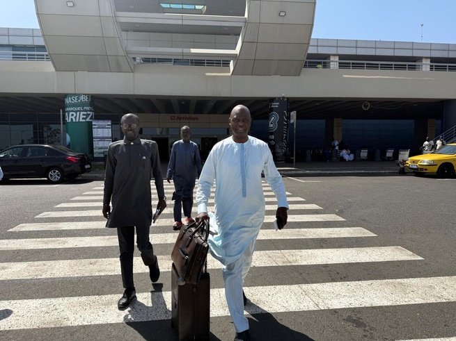 Interdit de sortie du territoire : Mansour Faye, en partance pour Abidjan, encore bloqué à l’Aibd, ce vendredi Interdit de sortie du territoire : Mansour Faye, en partance pour Abidjan, encore bloqué à l’Aibd, ce vendredi