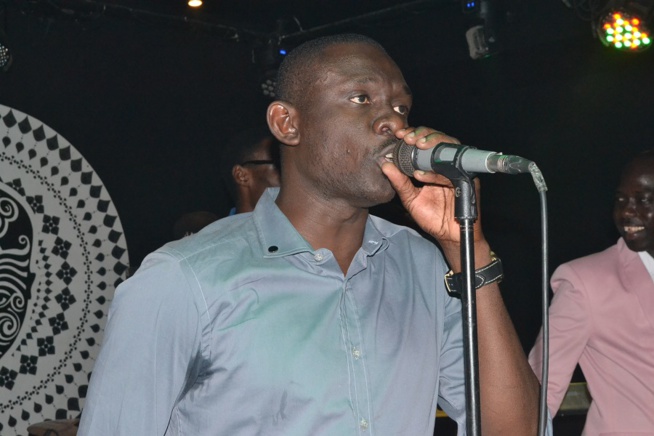 Derniére soirée 2015 à Dakar, Pape Diouf et la génération consciente cassent la baraque et surchargent le Baramundi.Regardez
