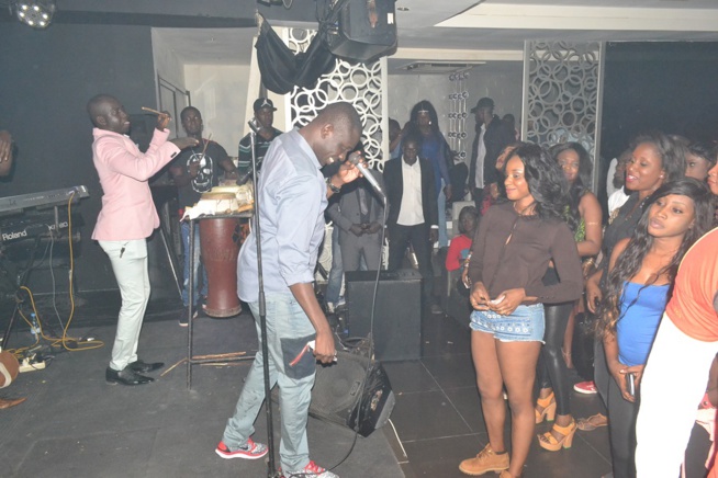 Derniére soirée 2015 à Dakar, Pape Diouf et la génération consciente cassent la baraque et surchargent le Baramundi.Regardez Derniére soirée 2015 à Dakar, Pape Diouf et la génération consciente cassent la baraque et surchargent le Baramundi.Regardez