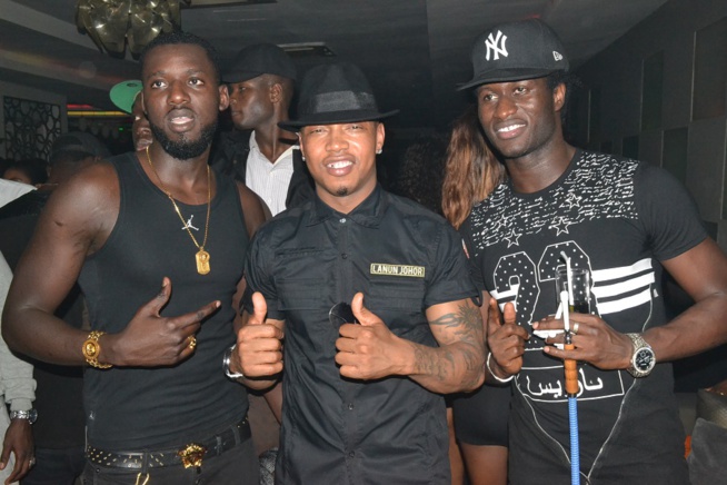 Derniére soirée 2015 à Dakar, Pape Diouf et la génération consciente cassent la baraque et surchargent le Baramundi.Regardez Derniére soirée 2015 à Dakar, Pape Diouf et la génération consciente cassent la baraque et surchargent le Baramundi.Regardez