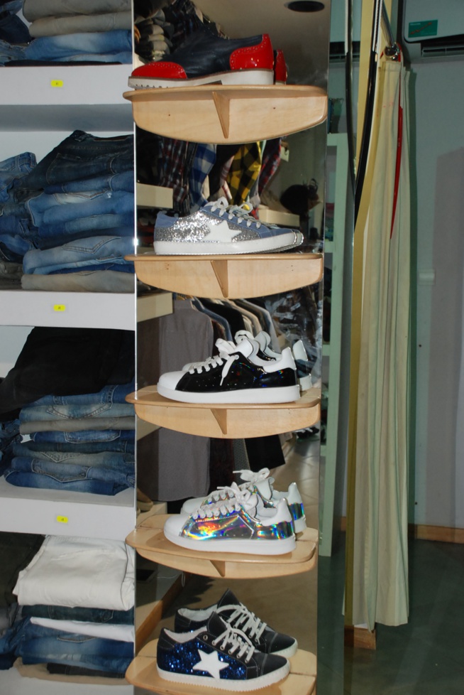 Fin d'année 2015; Choississez la classe le chic l'élégance et la qualité chez Gallé N'Diogou sise aux HLM en face l'ecole privée Madieye Sall. Fin d'année 2015; Choississez la classe le chic l'élégance et la qualité chez Gallé N'Diogou sise aux HLM en face l'ecole privée Madieye Sall.