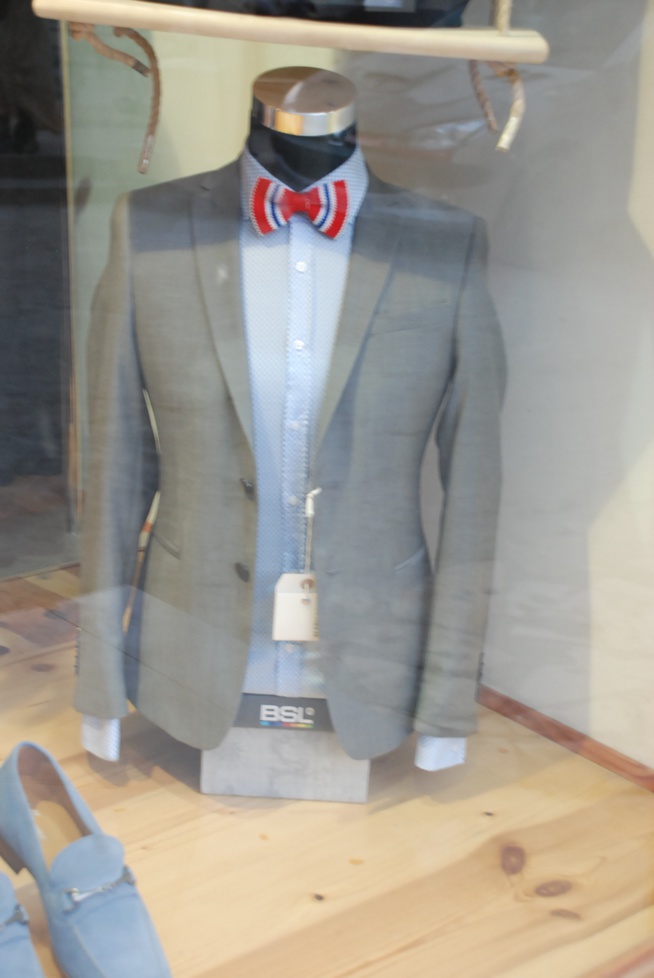 Fin d'année 2015; Choississez la classe le chic l'élégance et la qualité chez Gallé N'Diogou sise aux HLM en face l'ecole privée Madieye Sall. Fin d'année 2015; Choississez la classe le chic l'élégance et la qualité chez Gallé N'Diogou sise aux HLM en face l'ecole privée Madieye Sall.