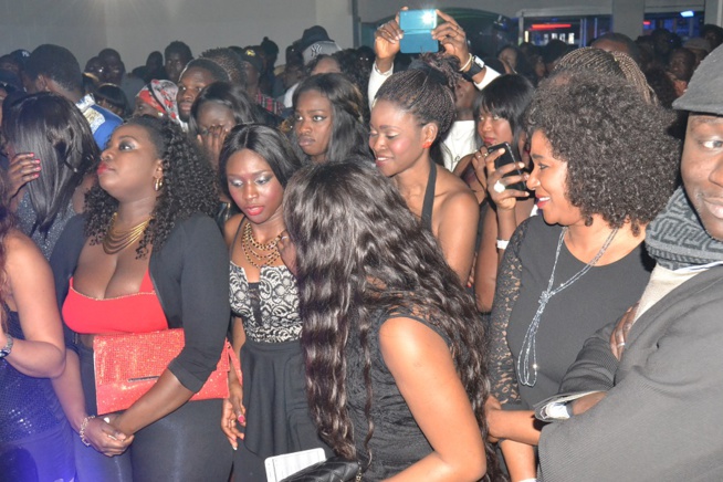 Pape Diouf et la génération consciente explosent le VIP DIPLO CLUB de Brescia en Italie la veille des fêtes de fin d'année. Regardez Pape Diouf et la génération consciente explosent le VIP DIPLO CLUB de Brescia en Italie la veille des fêtes de fin d'année. Regardez