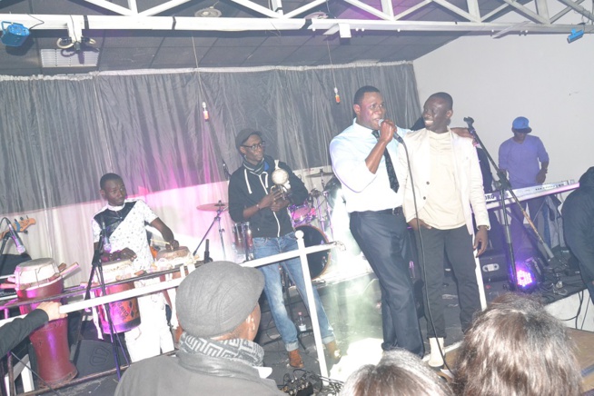 Pape Diouf et la génération consciente explosent le VIP DIPLO CLUB de Brescia en Italie la veille des fêtes de fin d'année. Regardez Pape Diouf et la génération consciente explosent le VIP DIPLO CLUB de Brescia en Italie la veille des fêtes de fin d'année. Regardez