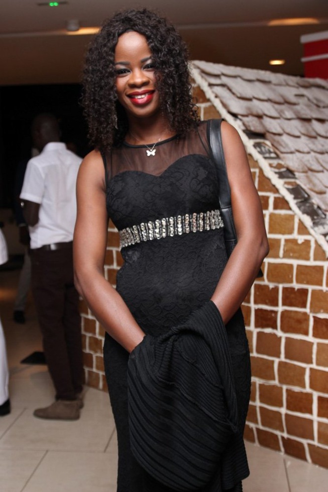 Alphie Bâ de la TFM dans une belle robe Alphie Bâ de la TFM dans une belle robe