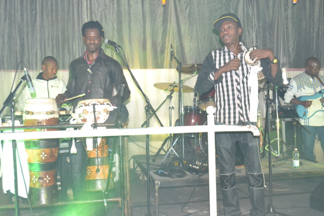 Première partie: Assane Ndiaye "nguéweul gui" et Zoula assurent le show à Brescia. REGARDEZ. Première partie: Assane Ndiaye "nguéweul gui" et Zoula assurent le show à Brescia. REGARDEZ.