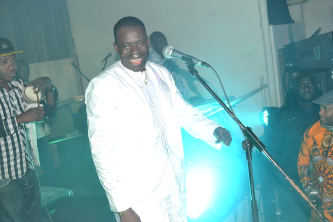 Première partie: Assane Ndiaye "nguéweul gui" et Zoula assurent le show à Brescia. REGARDEZ. Première partie: Assane Ndiaye "nguéweul gui" et Zoula assurent le show à Brescia. REGARDEZ.