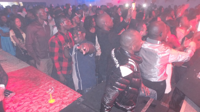 1er Jour de l'an 2016, Pape Diouf et la génération consciente marquent leur première soirée à Bruxelles. Regardez 1er Jour de l'an 2016, Pape Diouf et la génération consciente marquent leur première soirée à Bruxelles. Regardez