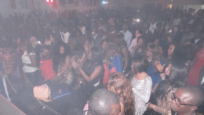 1er Jour de l'an 2016, Pape Diouf et la génération consciente marquent leur première soirée à Bruxelles. Regardez 1er Jour de l'an 2016, Pape Diouf et la génération consciente marquent leur première soirée à Bruxelles. Regardez