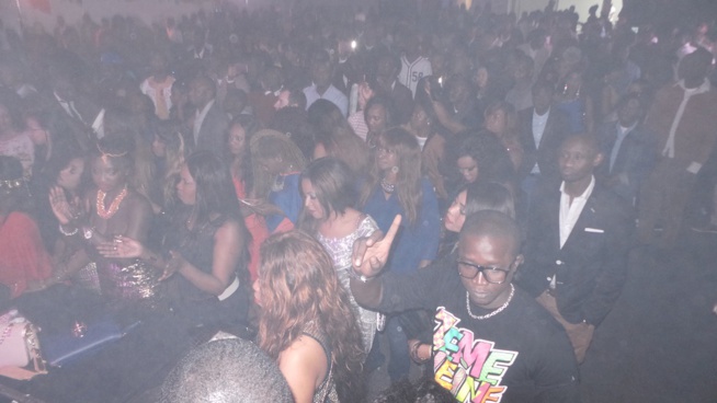 1er Jour de l'an 2016, Pape Diouf et la génération consciente marquent leur première soirée à Bruxelles. Regardez 1er Jour de l'an 2016, Pape Diouf et la génération consciente marquent leur première soirée à Bruxelles. Regardez