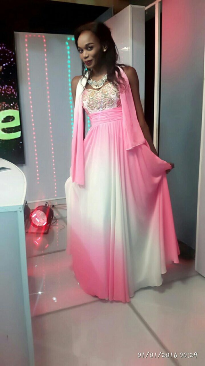 Nafissatou Diéye, chroniqueuse dans l'émission "Petit Déj" sur Walf Tv sur son 31 le jour du 31 Décembre. Nafissatou Diéye, chroniqueuse dans l'émission "Petit Déj" sur Walf Tv sur son 31 le jour du 31 Décembre.