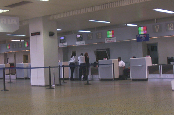Panique à l'aéroport Léopold Sédar Senghor : Un présumé terroriste arrêté par les forces de sécurité Panique à l'aéroport Léopold Sédar Senghor : Un présumé terroriste arrêté par les forces de sécurité