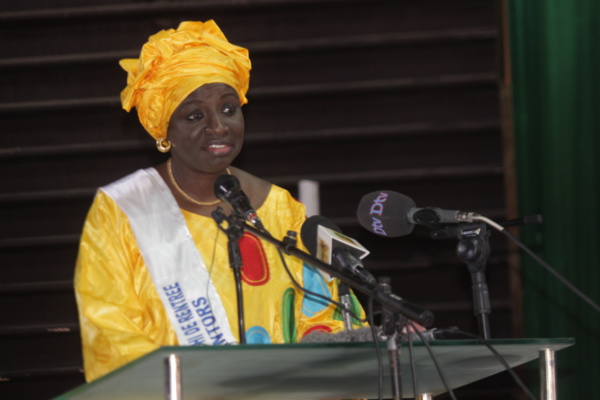 Mimi Touré à l'amphi de rentrée de l'Ensup Dakar : "Il est illusoire de penser que tous les jeunes peuvent être des fonctionnaires" Mimi Touré à l'amphi de rentrée de l'Ensup Dakar : "Il est illusoire de penser que tous les jeunes peuvent être des fonctionnaires"