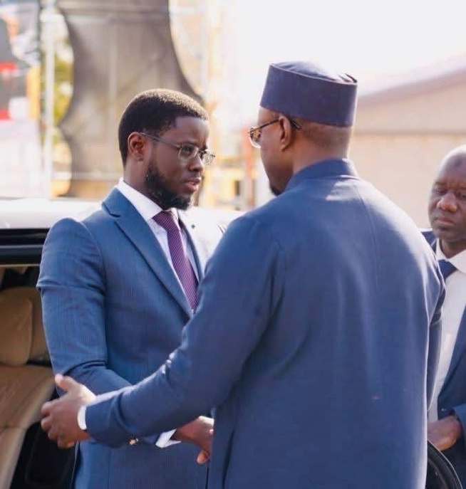 Défilé 4 avril 2025 : Le Président Diomaye Faye accueilli par le Premier ministre Ousmane Sonko Défilé 4 avril 2025 : Le Président Diomaye Faye accueilli par le Premier ministre Ousmane Sonko