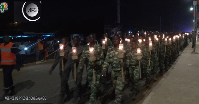 Diourbel : La retraite aux flambeaux, moment de communion entre FDS et populations, magnifie le Gouverneur Diourbel : La retraite aux flambeaux, moment de communion entre FDS et populations, magnifie le Gouverneur