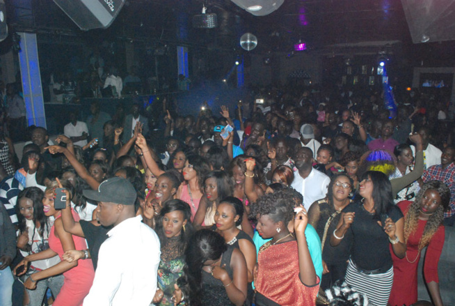 Premières sortie en 2016: Pape Diouf met le feu au Bloowy ex Klimanjaro. Regardez en images. Premières sortie en 2016: Pape Diouf met le feu au Bloowy ex Klimanjaro. Regardez en images.