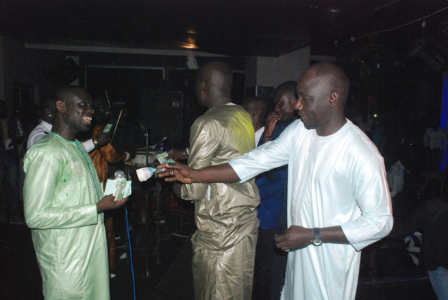 Premières sortie en 2016: Pape Diouf met le feu au Bloowy ex Klimanjaro. Regardez en images. Premières sortie en 2016: Pape Diouf met le feu au Bloowy ex Klimanjaro. Regardez en images.