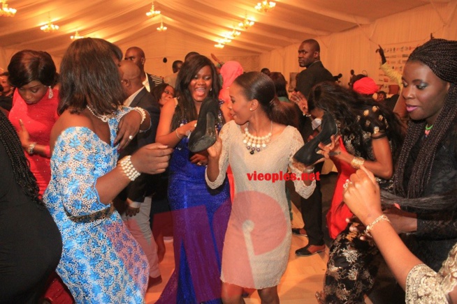 La nouvelle danse de la journaliste du quotidien Populaire Dior Niasse. No comment! La nouvelle danse de la journaliste du quotidien Populaire Dior Niasse. No comment!