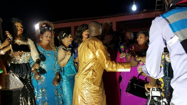 Exclusivité: Les premières images du tournage de la vidéo "Maalaw" de Pape Diouf feat Baye Babou le Gambien Exclusivité: Les premières images du tournage de la vidéo "Maalaw" de Pape Diouf feat Baye Babou le Gambien