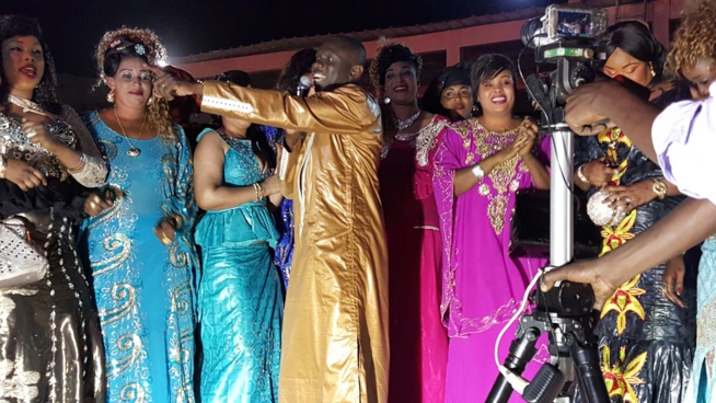 Exclusivité: Les premières images du tournage de la vidéo "Maalaw" de Pape Diouf feat Baye Babou le Gambien Exclusivité: Les premières images du tournage de la vidéo "Maalaw" de Pape Diouf feat Baye Babou le Gambien