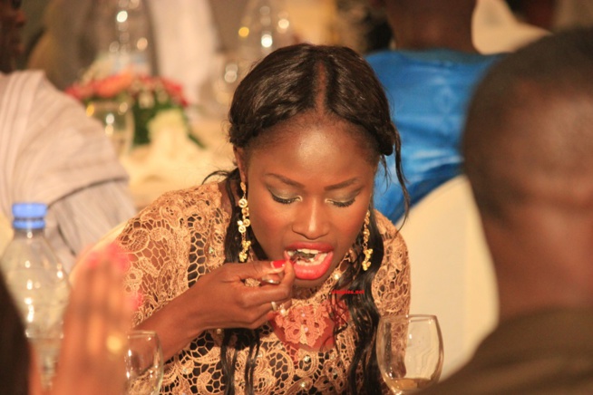 INSOLITES: Soirée de gala des jeunes reporters, quand les fourchettes remplace les plumes. No coment. INSOLITES: Soirée de gala des jeunes reporters, quand les fourchettes remplace les plumes. No coment.