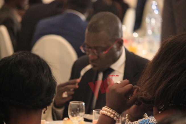 INSOLITES: Soirée de gala des jeunes reporters, quand les fourchettes remplace les plumes. No coment. INSOLITES: Soirée de gala des jeunes reporters, quand les fourchettes remplace les plumes. No coment.
