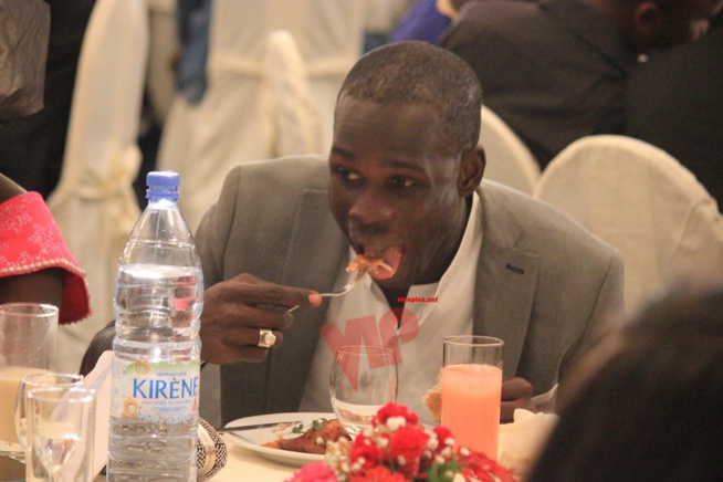 INSOLITES: Soirée de gala des jeunes reporters, quand les fourchettes remplace les plumes. No coment. INSOLITES: Soirée de gala des jeunes reporters, quand les fourchettes remplace les plumes. No coment.