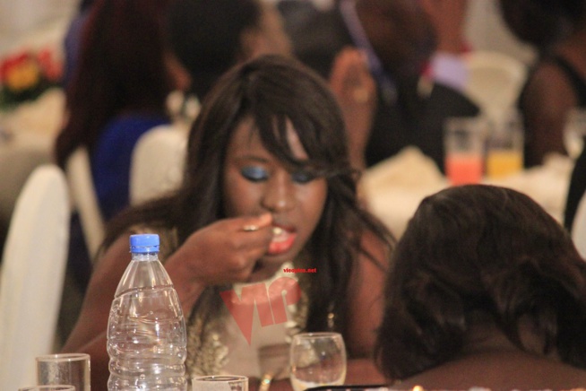 INSOLITES: Soirée de gala des jeunes reporters, quand les fourchettes remplace les plumes. No coment. INSOLITES: Soirée de gala des jeunes reporters, quand les fourchettes remplace les plumes. No coment.