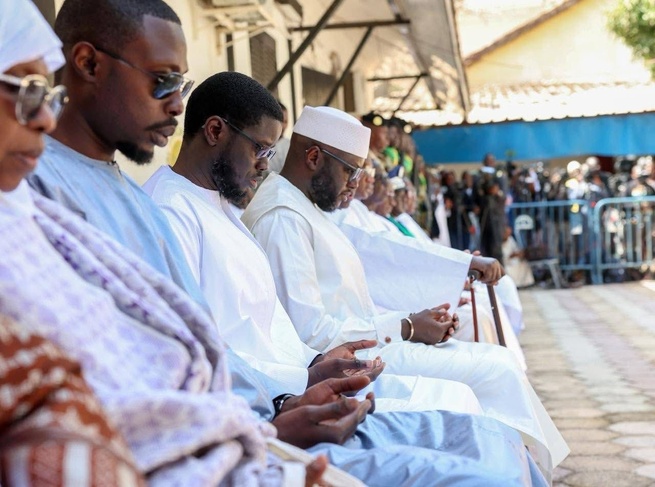 Le Président de la République a participé ce matin à la cérémonie de levée du corps de M. Mamadou Badio Camara, président du Conseil constitutionnel, Le Président de la République a participé ce matin à la cérémonie de levée du corps de M. Mamadou Badio Camara, président du Conseil constitutionnel,