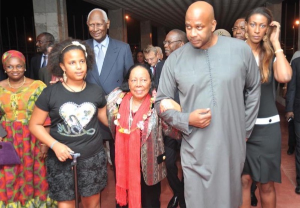 Abdou Diouf reçoit sa famille au complet Abdou Diouf reçoit sa famille au complet