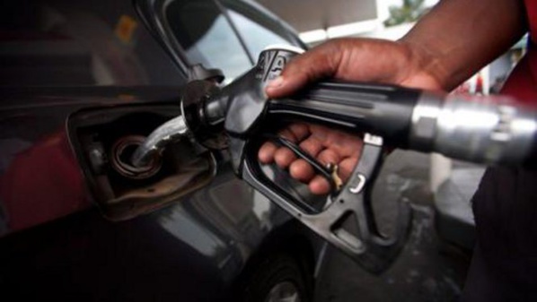 Le gouvernement abdique face à la pression : Une baisse du prix du carburant effective à partir de samedi prochain Le gouvernement abdique face à la pression : Une baisse du prix du carburant effective à partir de samedi prochain