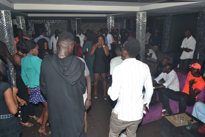 Sidy Samb enflamme son public au Pentola. Revivez le show ambiance. Sidy Samb enflamme son public au Pentola. Revivez le show ambiance.