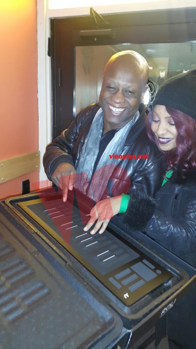 Viviane Chidid au studio "WONDA MUSIC" de Jerry son producteur international. Viviane Chidid au studio "WONDA MUSIC" de Jerry son producteur international.